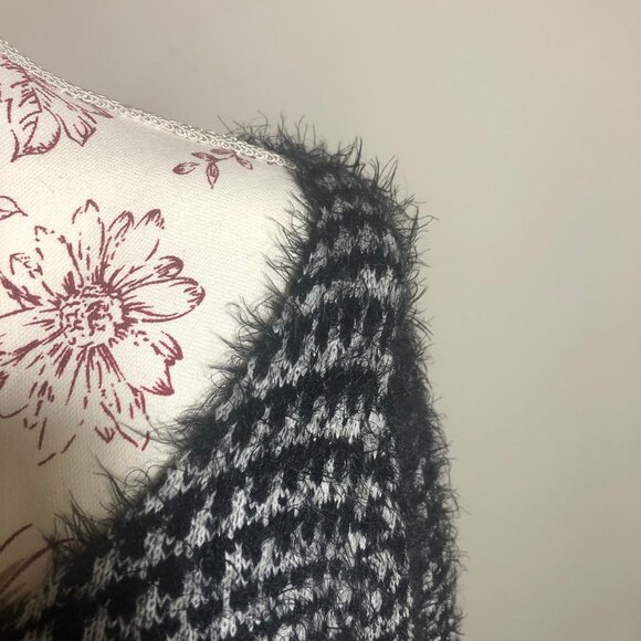 Cozy & Chic Houndstooth Sweater by Ana Couture - Size L - Picture 8 of 10